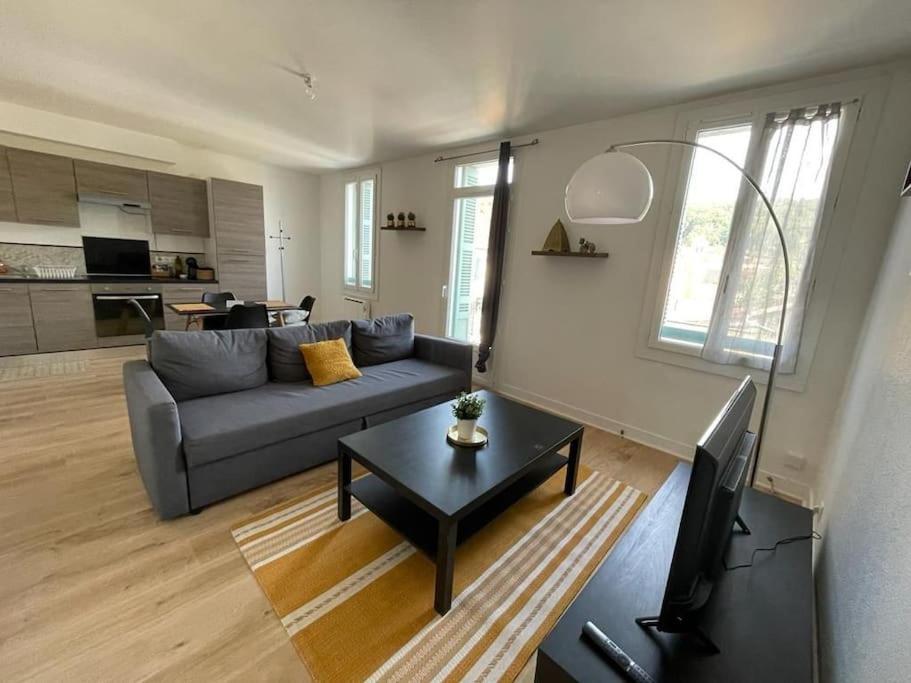 Appartement Avec Terrasse, Parking Gratuit 페리괴 외부 사진