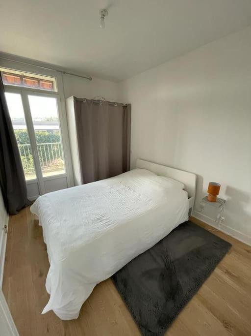 Appartement Avec Terrasse, Parking Gratuit 페리괴 외부 사진