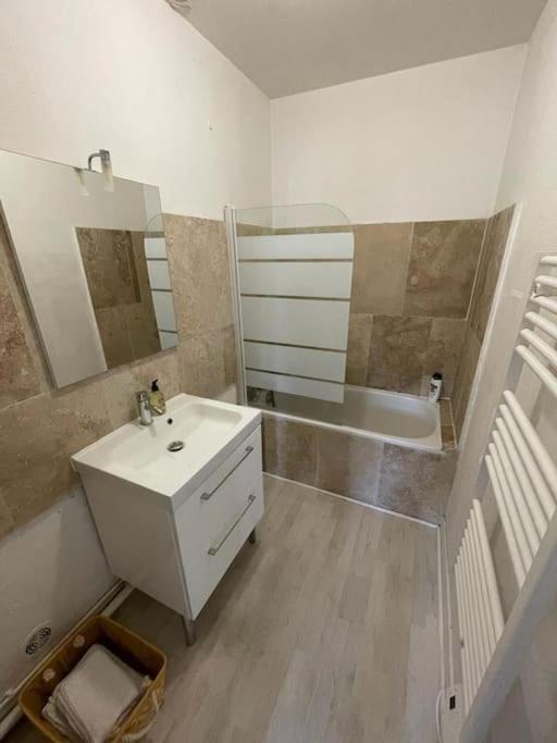 Appartement Avec Terrasse, Parking Gratuit 페리괴 외부 사진